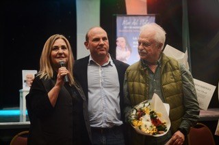 Seminarios Internacionales de Red Sistémica MDQ Sandra Gallasso, al micrófono, junto a Sami Storch (centro), creador del Derecho Sistémico.